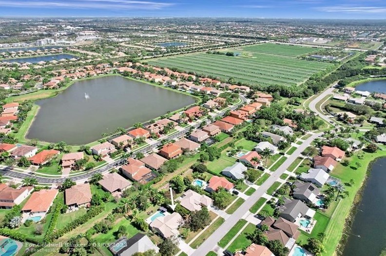 10561 Paso Fino Dr, Lake Worth FL  33449-8009 exterior