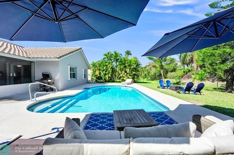 10561 Paso Fino Dr, Lake Worth FL  33449-8009 exterior