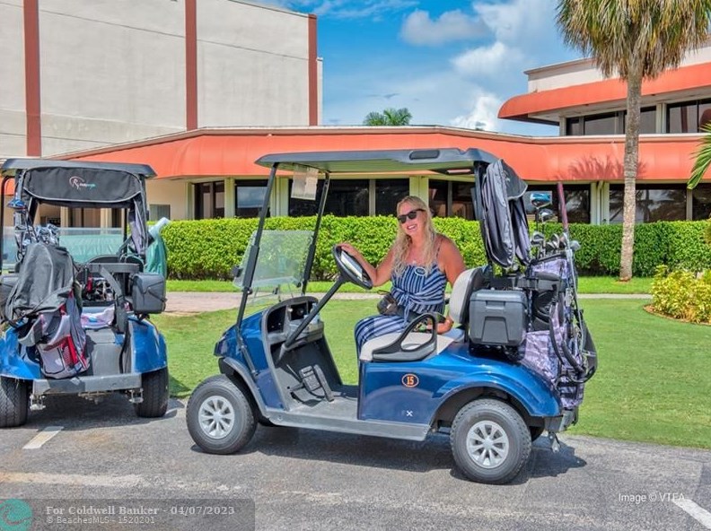 671 Hollybrook Dr, Hollywood FL  33025-4001 exterior