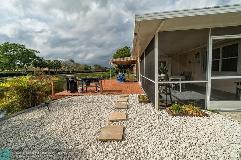 9648 Richmond Cir, Boca Raton FL  33434-2329 exterior