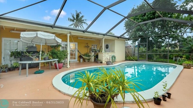 2706 Nassau Dr, Hollywood FL  33023-4627 exterior