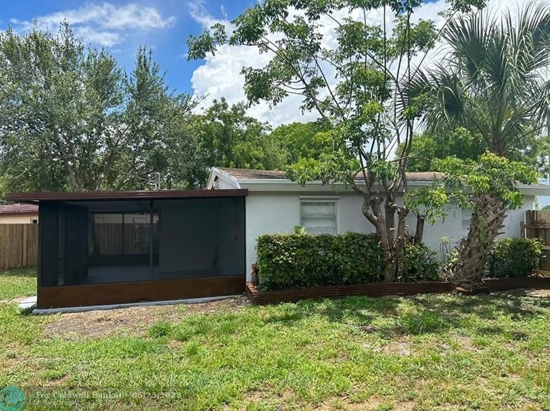 5600 Douglas St, Hollywood FL  33021-2741 exterior