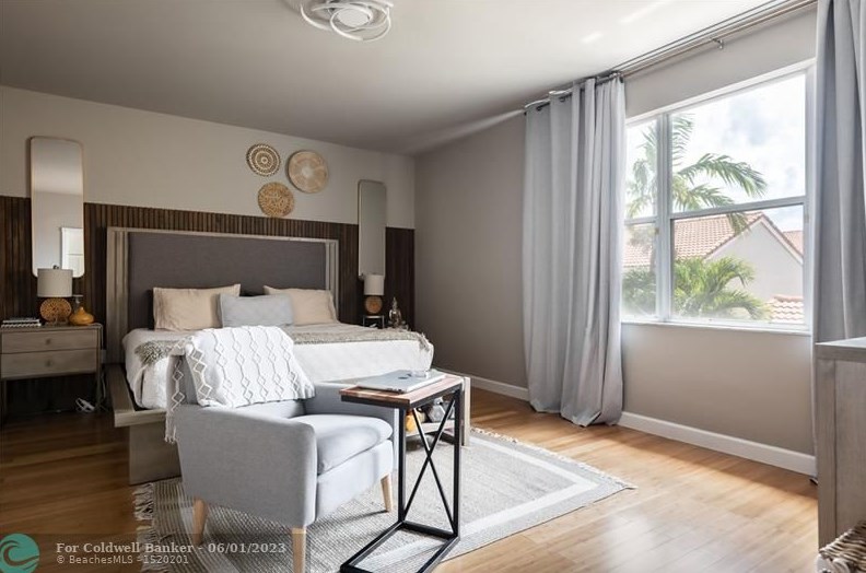 1050 Oysterwood St, Hollywood FL  33019-4847 exterior