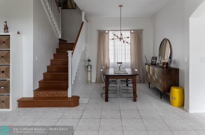 1050 Oysterwood St, Hollywood FL  33019-4847 exterior