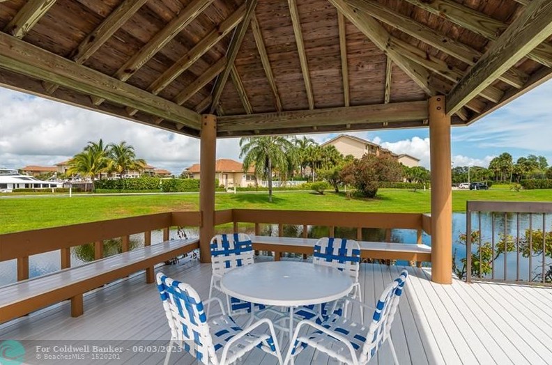 501 Seafarer Cir, Jupiter FL  33477-9015 exterior
