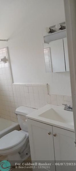 2700 Johnson St, Hollywood FL  33020-3824 exterior