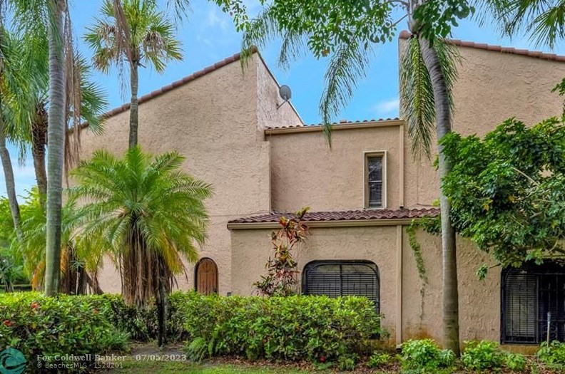 3710 Estepona Ave, Miami FL  33178-2928 exterior