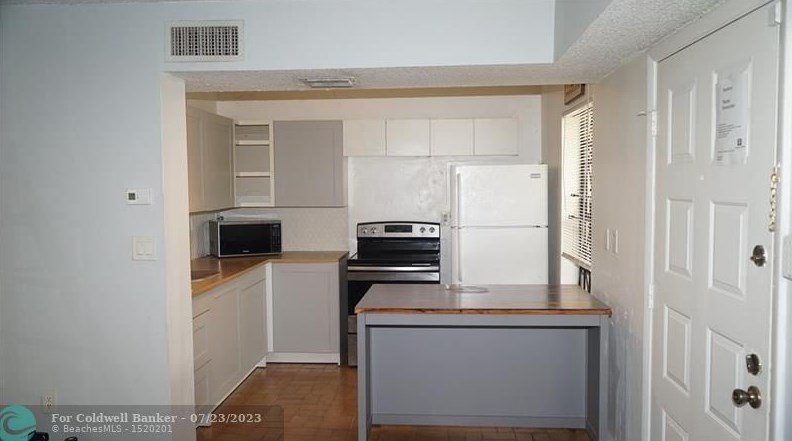 1164 Hiatus Rd, Hollywood FL  33026-3090 exterior