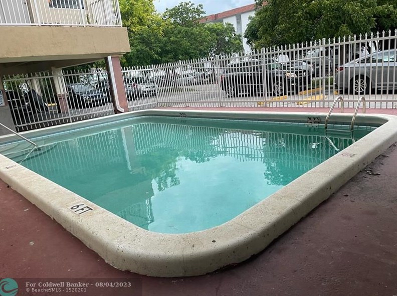 2008 Jackson St, Hollywood FL  33020-5024 exterior