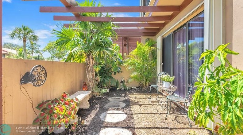 4944 Sheridan St, Hollywood FL 33026-1422 exterior