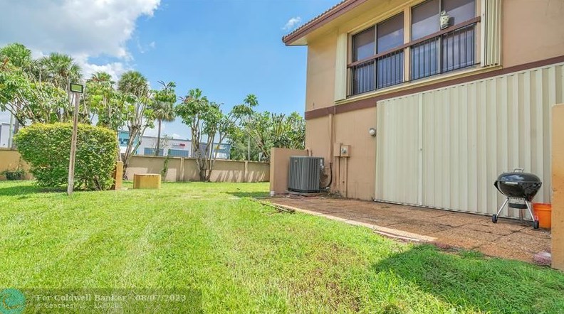 4944 Sheridan St, Hollywood FL 33026-1422 exterior