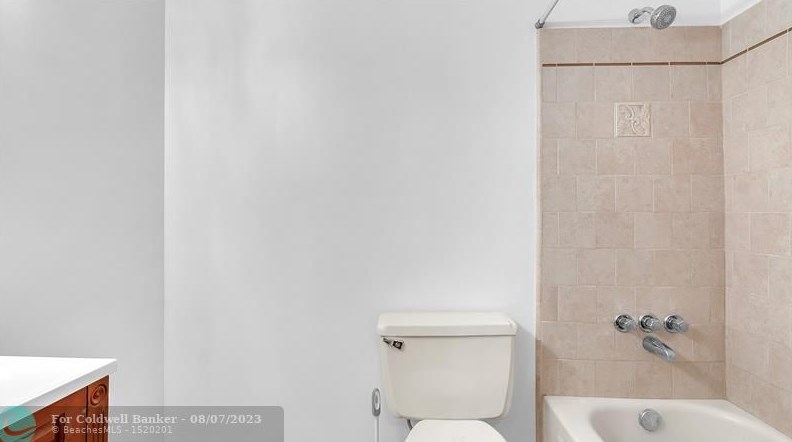 4944 Sheridan St, Hollywood FL 33026-1422 exterior