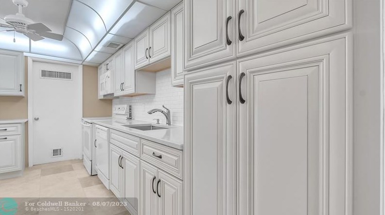 4944 Sheridan St, Hollywood FL 33026-1422 exterior