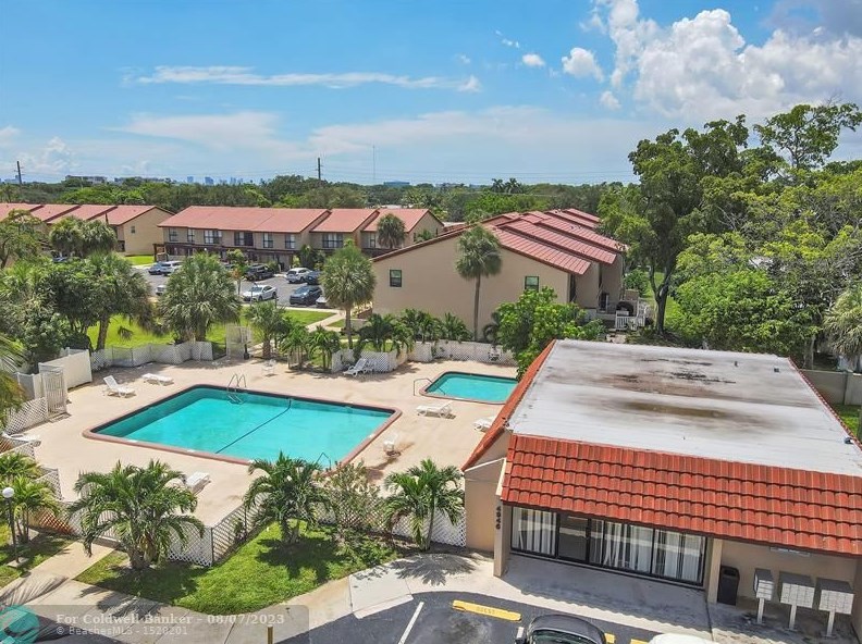 4944 Sheridan St, Hollywood FL 33026-1422 exterior