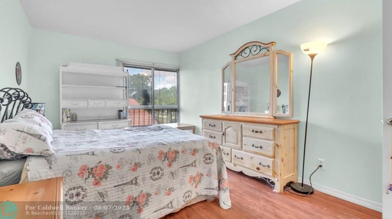 4944 Sheridan St, Hollywood FL 33026-1422 exterior