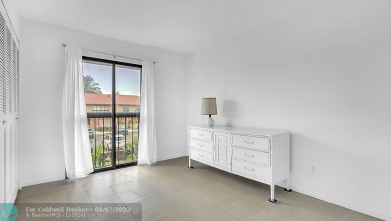 4944 Sheridan St, Hollywood FL 33026-1422 exterior