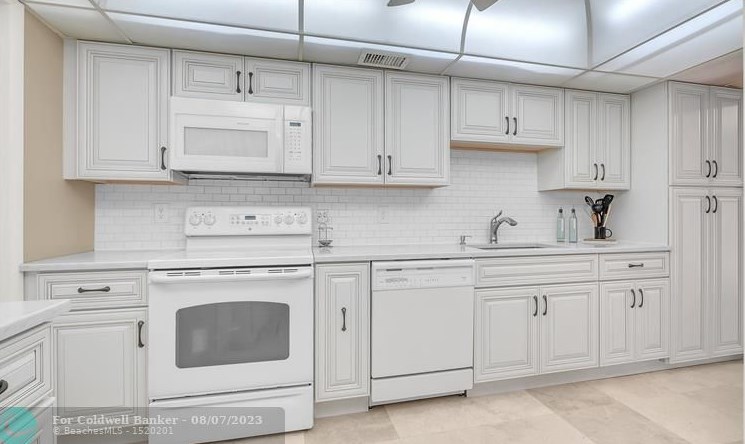 4944 Sheridan St, Hollywood FL 33026-1422 exterior