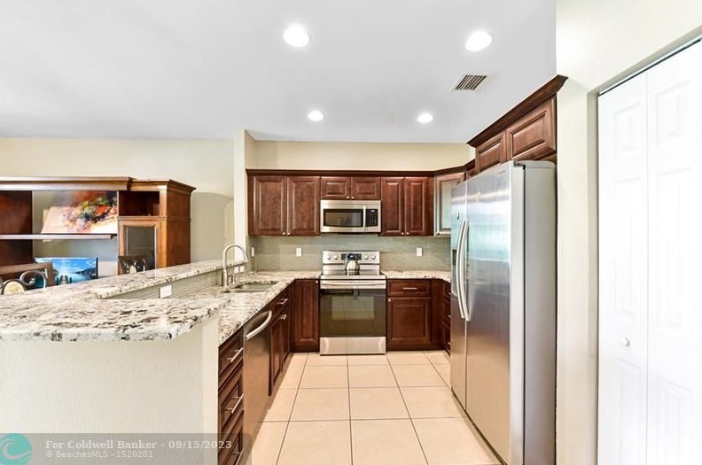 2600 83 Ave, Hollywood FL 33025-7413 exterior