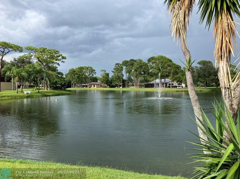 437 Pine Glen Ln, Lake Worth FL  33463-8535 exterior