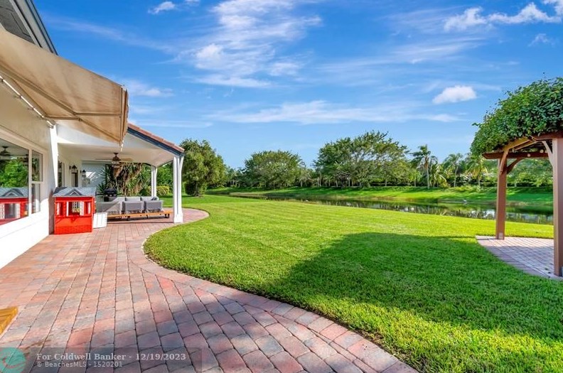 6945 Cobia Cir, Boynton Beach FL  33437-3640 exterior