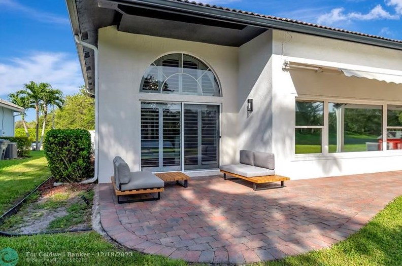 6945 Cobia Cir, Boynton Beach FL  33437-3640 exterior