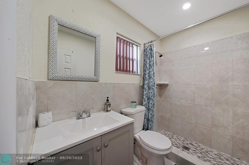 8453 Southampton Dr, Hollywood FL  33025-2830 exterior