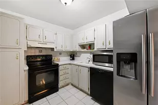 1400 St Charles Pl, Pembroke Pines, FL 33026 - Photo 9