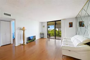 1400 St Charles Pl, Pembroke Pines, FL 33026 - Photo 7