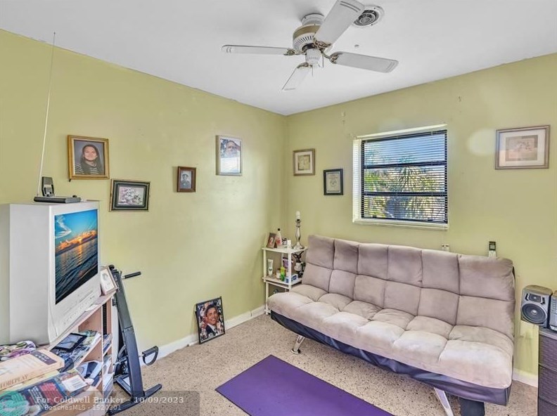 4841 175 Ter, Miami FL 33056-3612 exterior