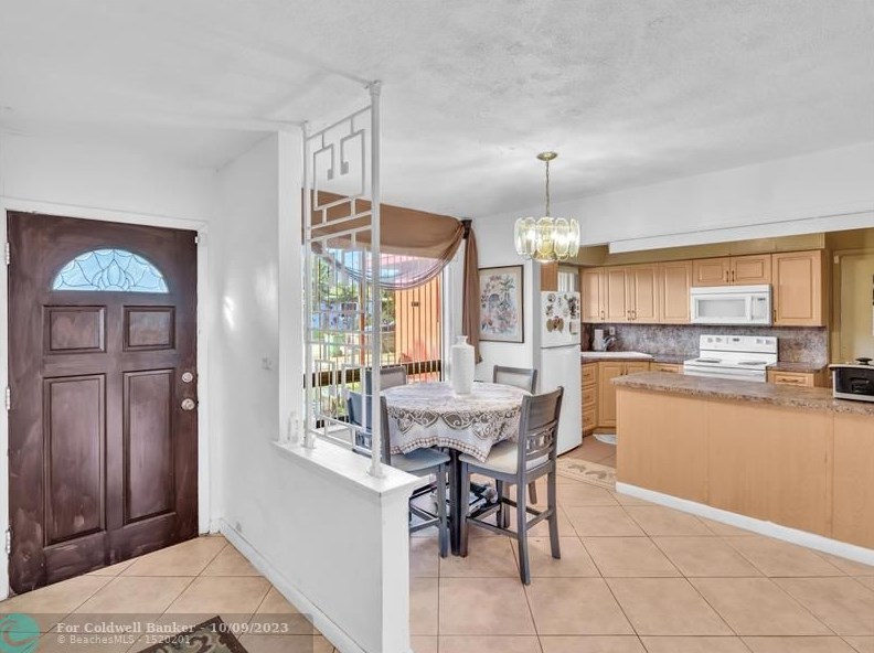 4841 175 Ter, Miami FL 33056-3612 exterior