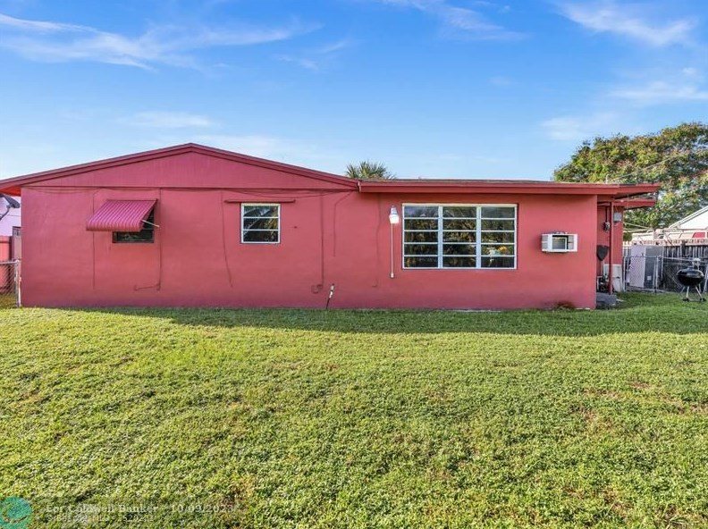 4841 175 Ter, Miami FL 33056-3612 exterior
