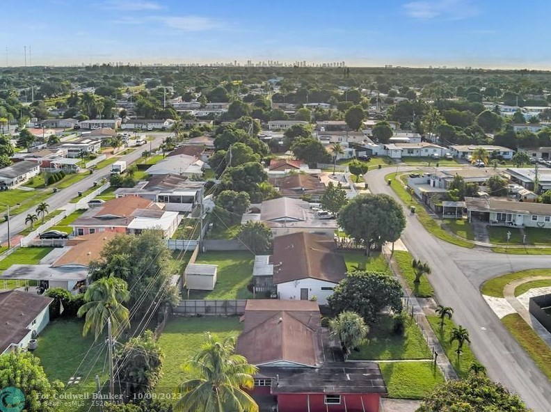 4841 175 Ter, Miami FL 33056-3612 exterior