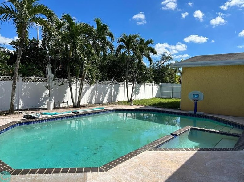 801 89 Ter, Hollywood FL 33024-6431 exterior