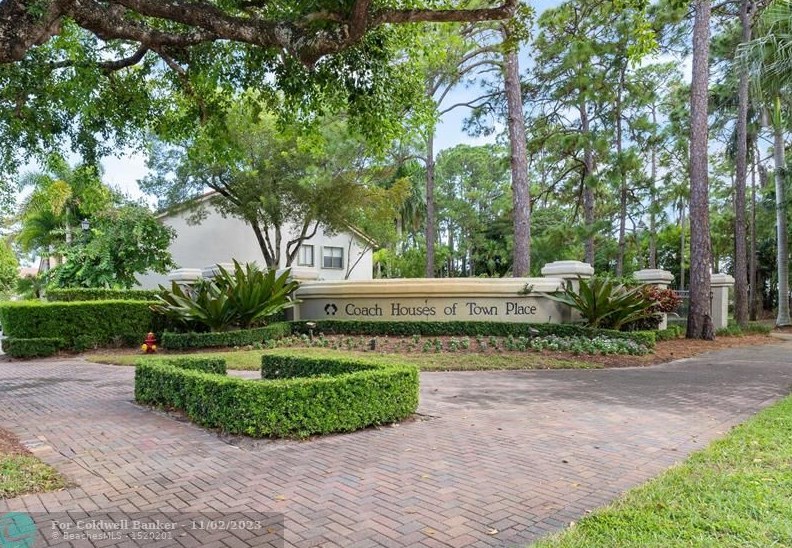 5771 Coach House Cir, Boca Raton FL 33486-8626 exterior