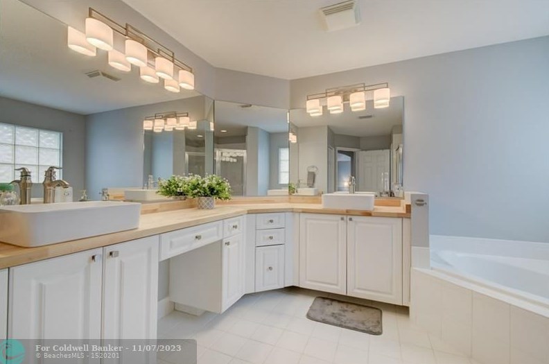 4104 Plumbago Pl, Lake Worth FL  33462-3420 exterior