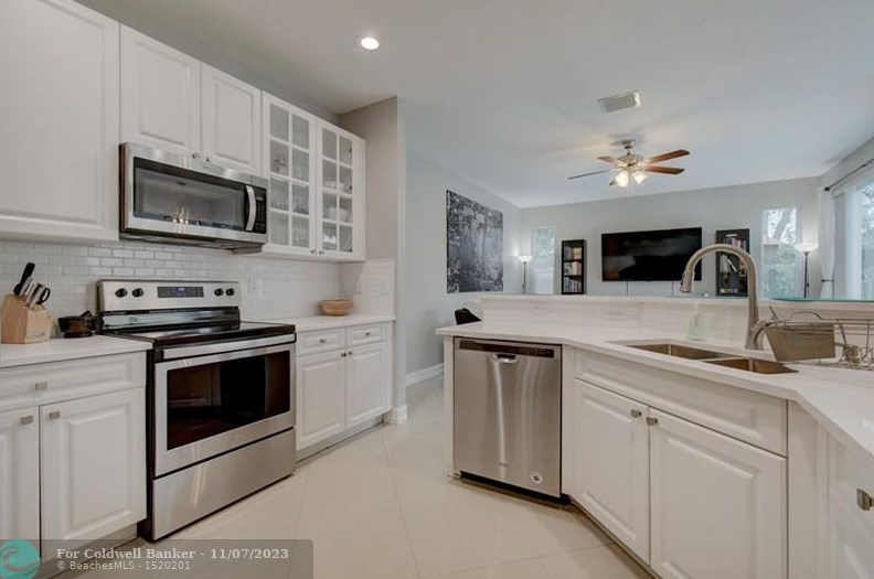 4104 Plumbago Pl, Lake Worth FL  33462-3420 exterior