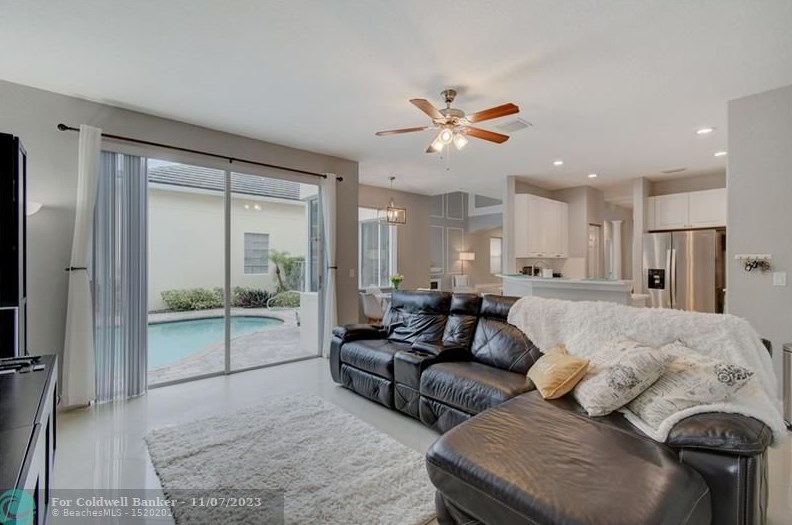 4104 Plumbago Pl, Lake Worth FL  33462-3420 exterior