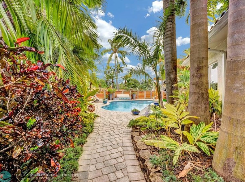 737 Hollywood Blvd, Hollywood FL 33021-6941 exterior