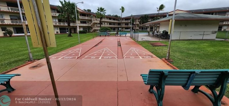 5300 Washington St, Hollywood FL  33021-7750 exterior