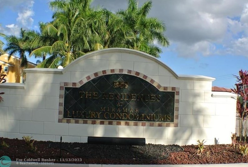 2201 Preserve Way, Hollywood FL 33025-6585 exterior