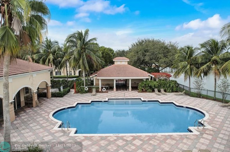 2406 Centergate Dr, Hollywood FL  33025-7216 exterior