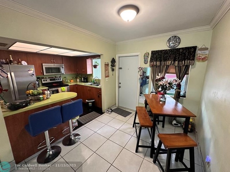 3847 Circle Dr, Hollywood FL 33021-7466 exterior