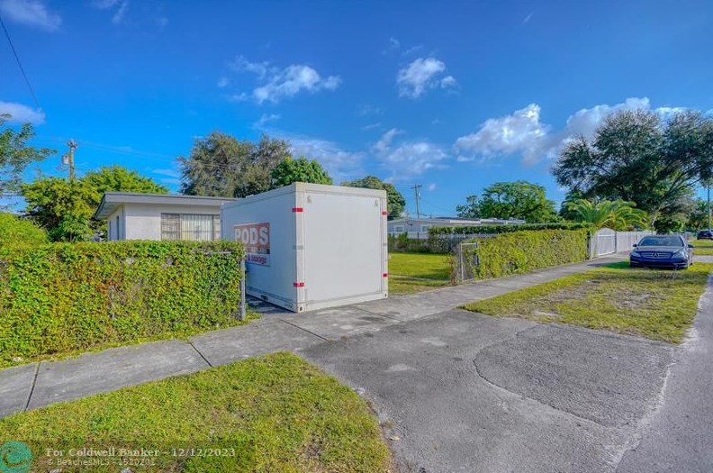 2515 161st St, Miami FL  33054-6537 exterior