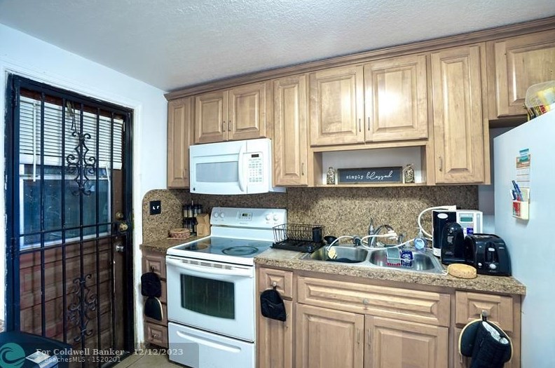 2515 161st St, Miami FL  33054-6537 exterior