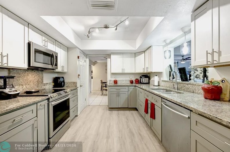 201 Dabney Dr, Fort Pierce FL  34983-2050 exterior