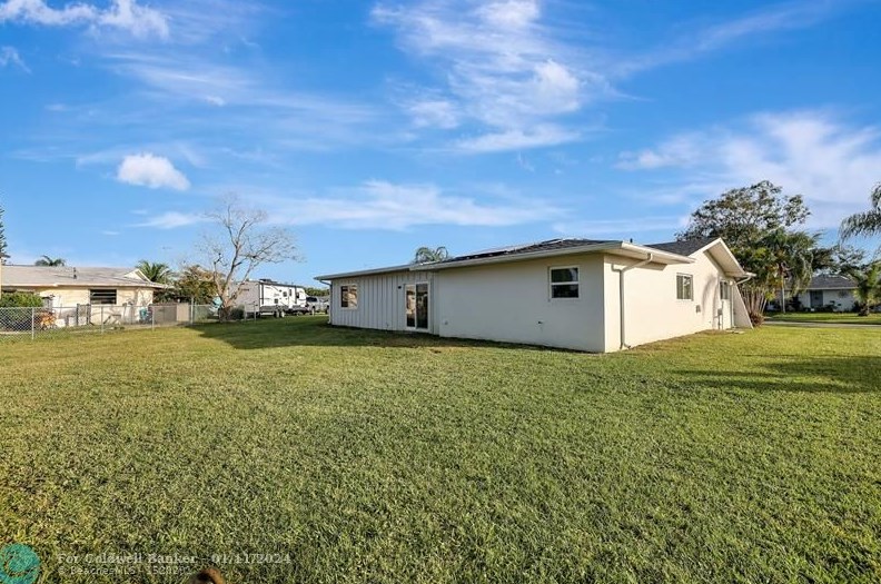 201 Dabney Dr, Fort Pierce FL  34983-2050 exterior