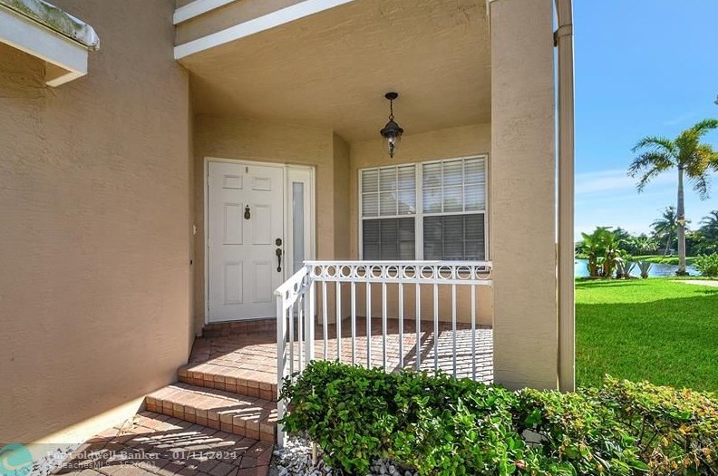 5480 Queenship Ct, Lake Worth FL  33463-5969 exterior
