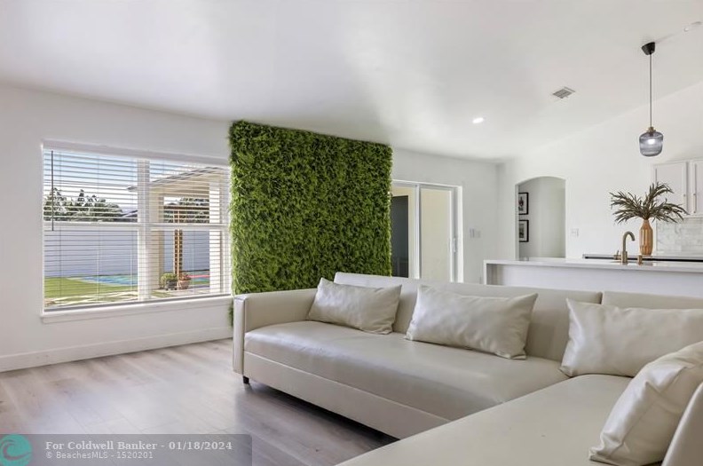 2062 Larchmont Ln, Fort Pierce FL  34984-4337 exterior