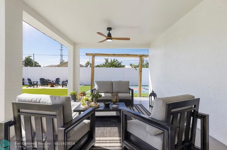 2062 Larchmont Ln, Fort Pierce FL  34984-4337 exterior