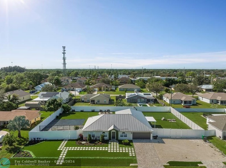 2062 Larchmont Ln, Fort Pierce FL  34984-4337 exterior